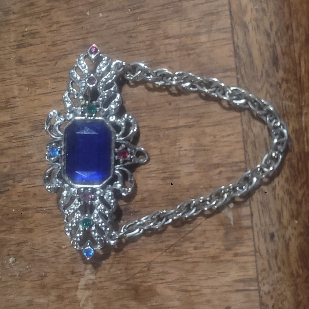 Vintage women's Victorian brooch